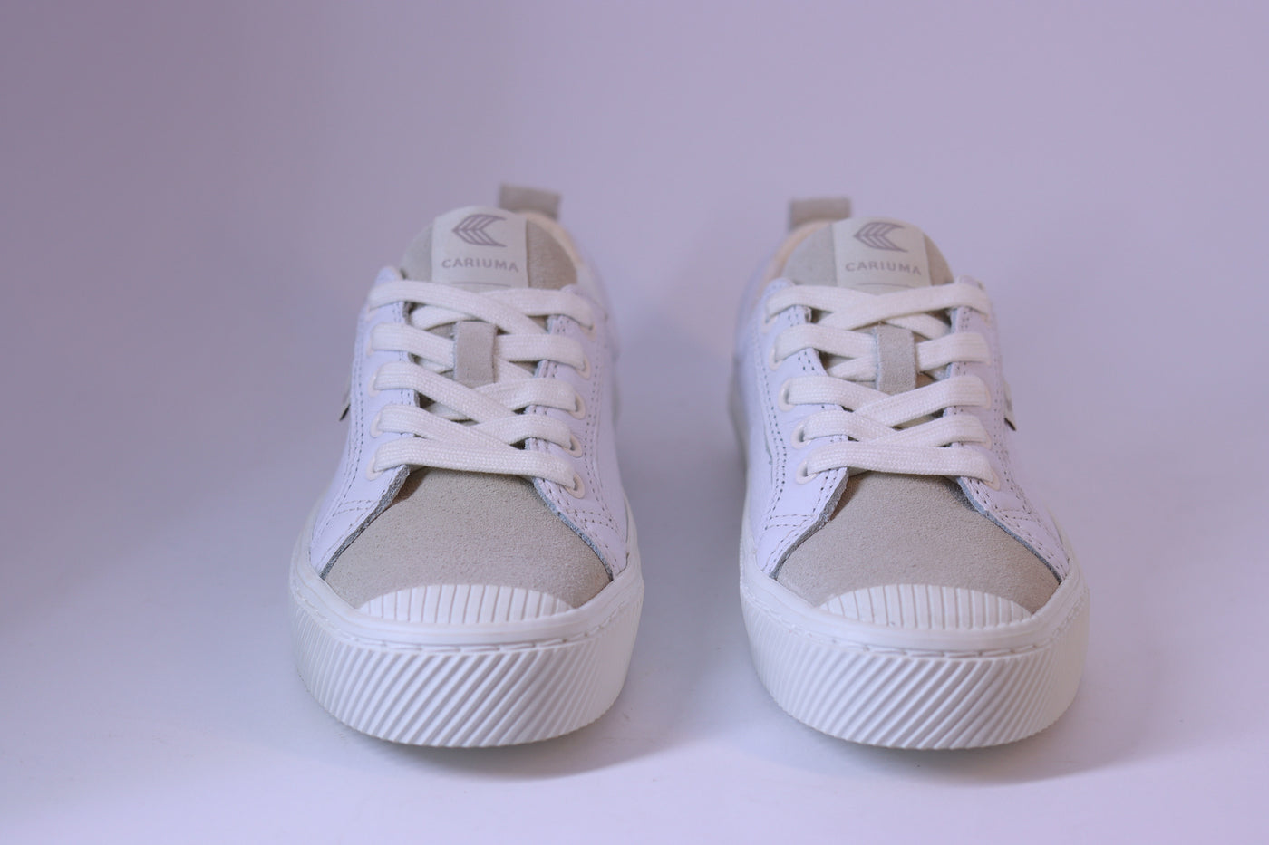 Tênis Feminino Cariuma Oca Low – White Grey Suede