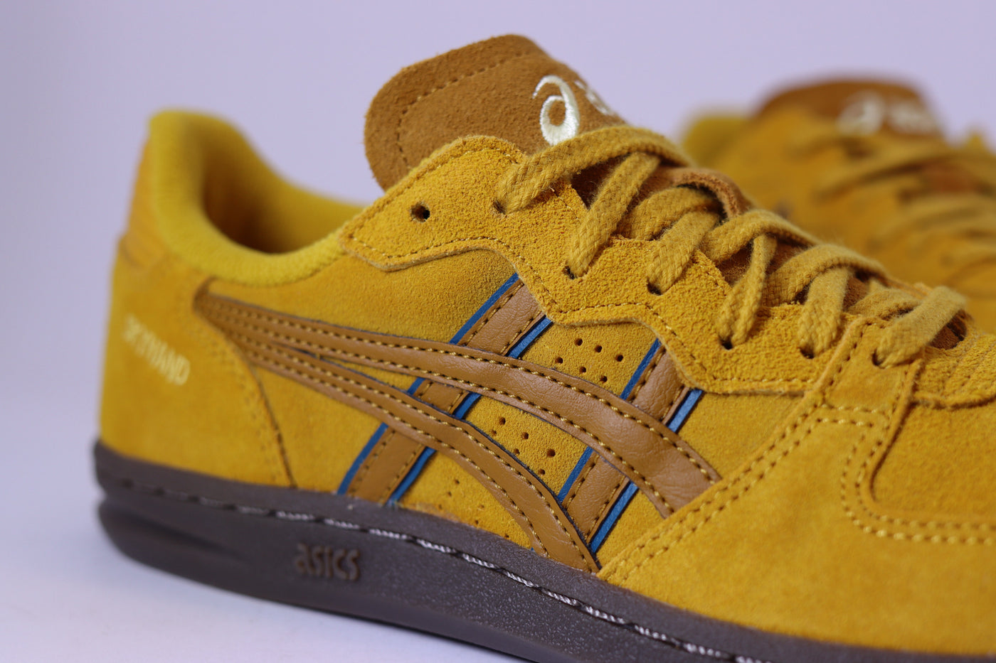 Tênis Feminino Asics SkyHand Yellow