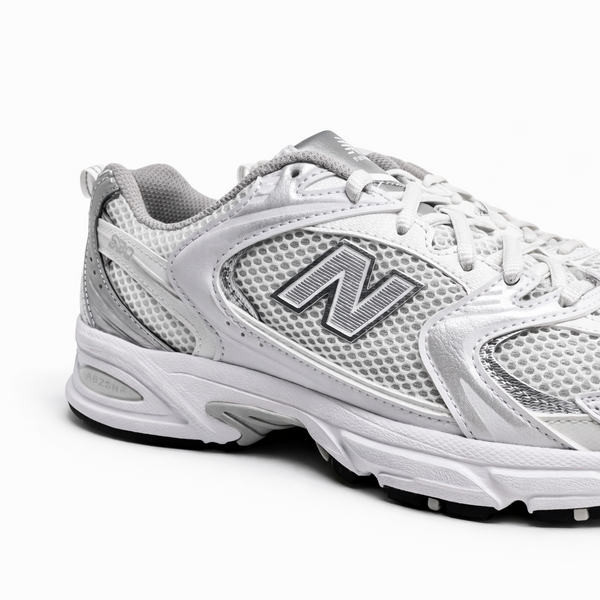 Tênis New Balance 530 Branco e Prata