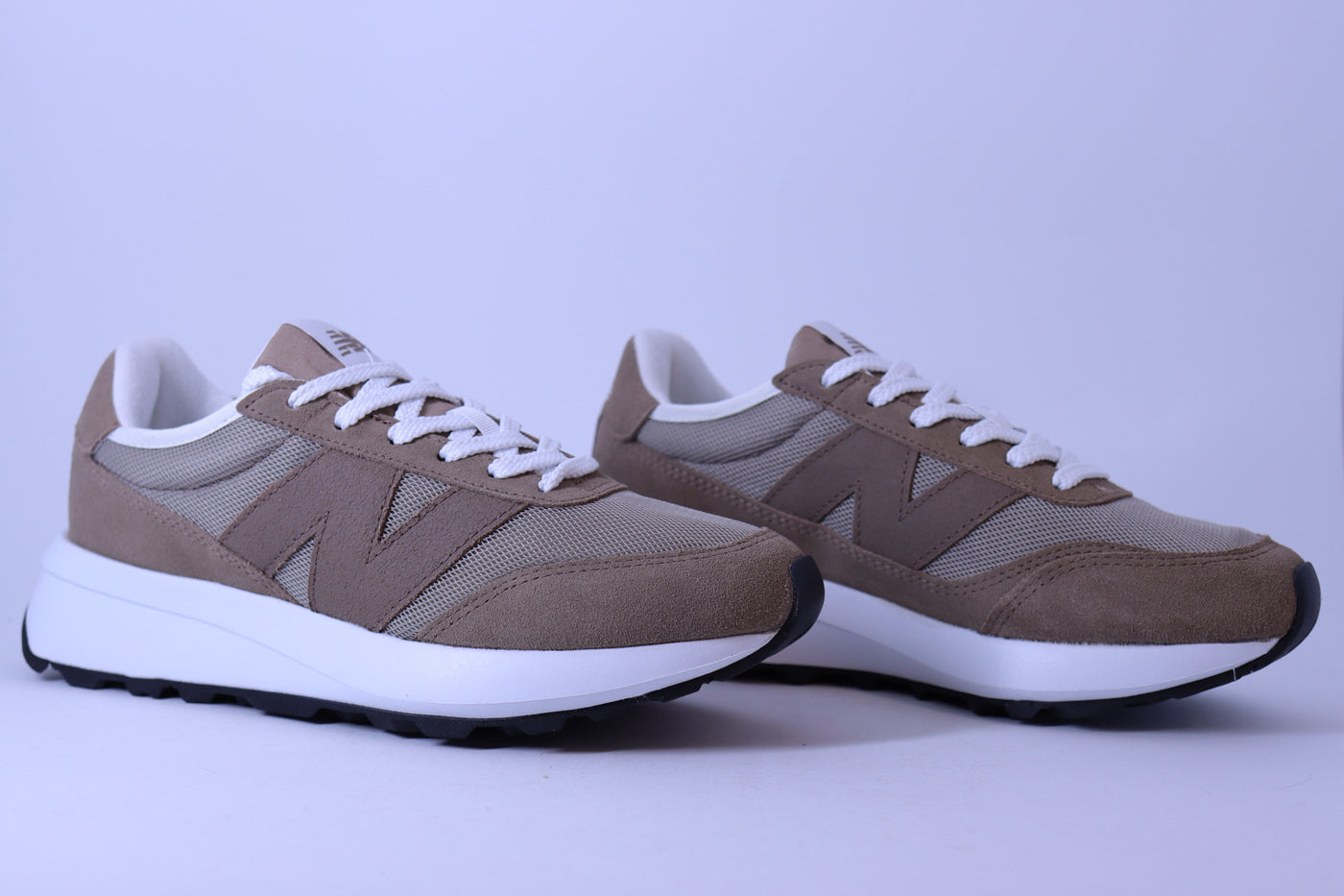 Tênis Feminino New Balance 370v1 Marrom / Taupe