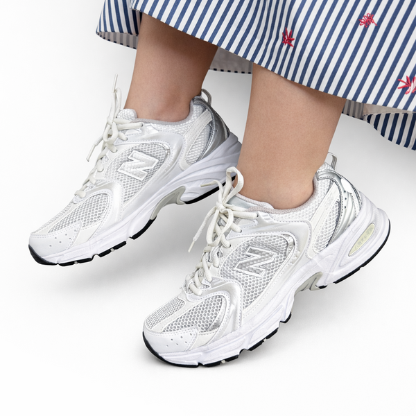 Tênis New Balance 530 Branco e Prata