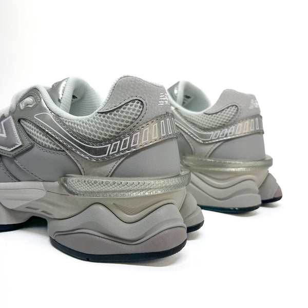 Tênis New Balance 9060 Cinza Metálico