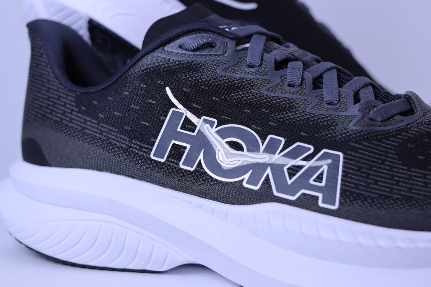 Tênis Hoka Mach 6 – Black / White