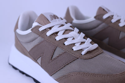Tênis Feminino New Balance 370v1 Marrom / Taupe