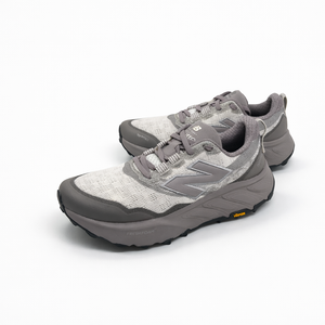 Tênis New Balance Fresh Foam x Hierro V9 Bege Claro / Cinza