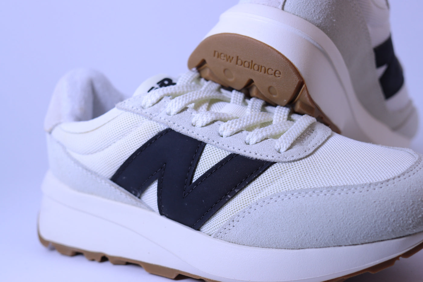 Tênis Feminino New Balance 370v1 Off White / Preto