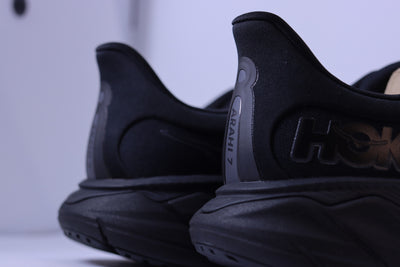 Tênis Hoka Arahi 7 – All Black
