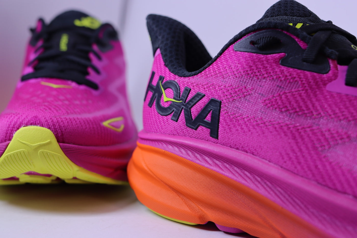 Tênis Hoka Clifton 9 – Fuchsia
