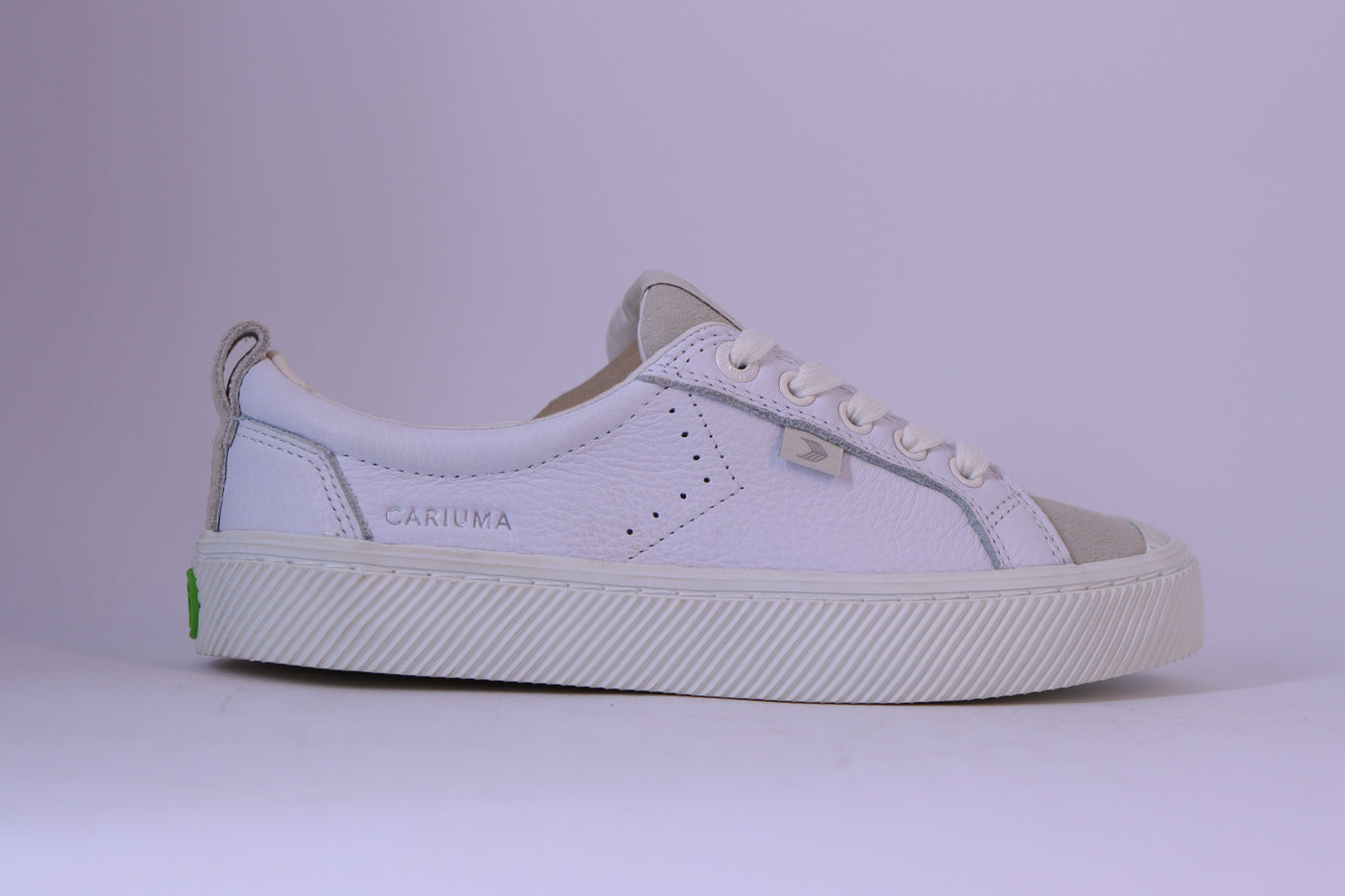 Tênis Feminino Cariuma Oca Low – White Grey Suede