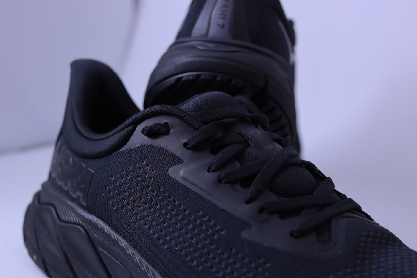Tênis Hoka Arahi 7 – All Black