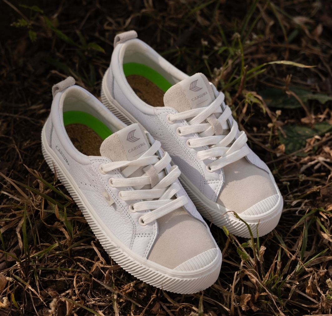 Tênis Feminino Cariuma Oca Low – White Grey Suede