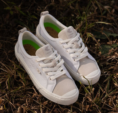 Tênis Feminino Cariuma Oca Low – White Grey Suede