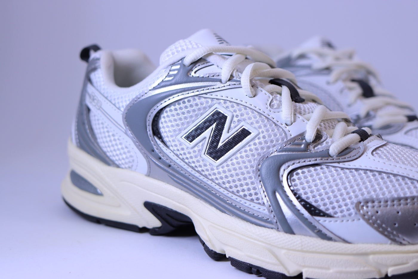 Tênis Feminino New Balance 530 Prata/Prata