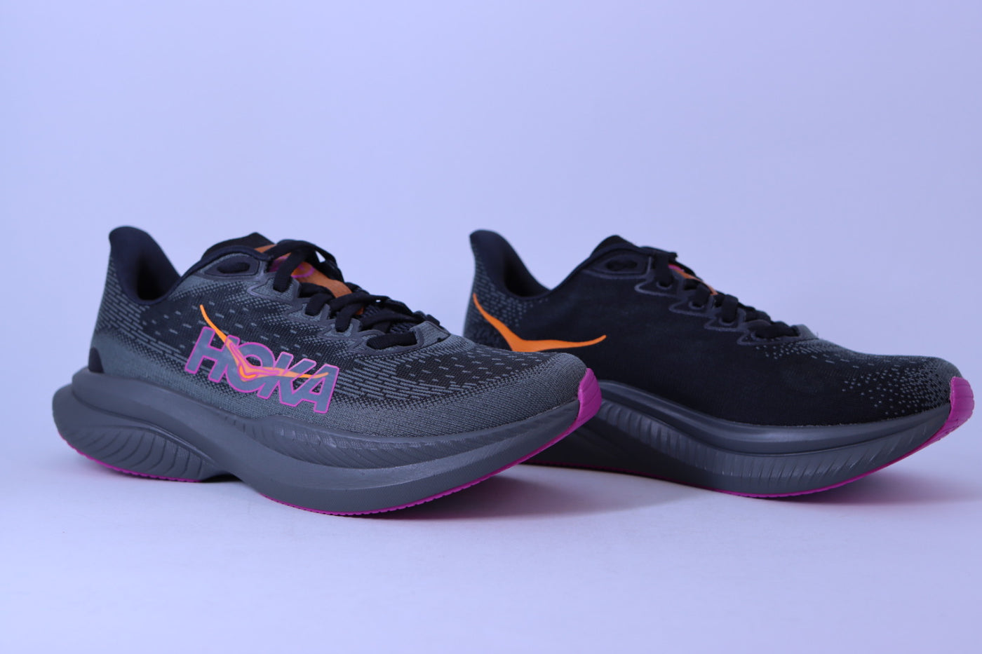 Tênis Hoka Mach 6 – Black / Flame / Fuchsia