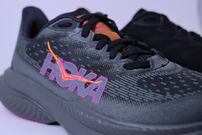 Tênis Hoka Mach 6 – Black / Flame / Fuchsia