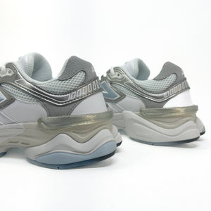Tênis New Balance 9060 Metalizado Azul