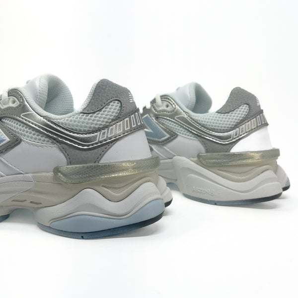 Tênis New Balance 9060 Metalizado Azul