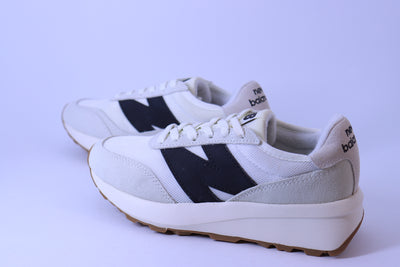 Tênis Feminino New Balance 370v1 Off White / Preto