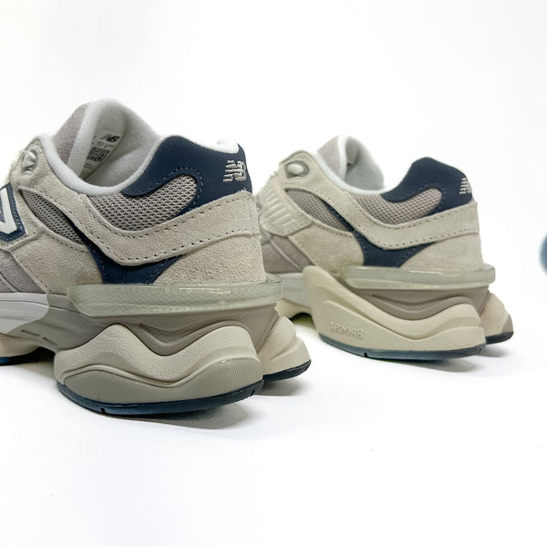 Tênis New Balance 9060 Bege Azul Marinho