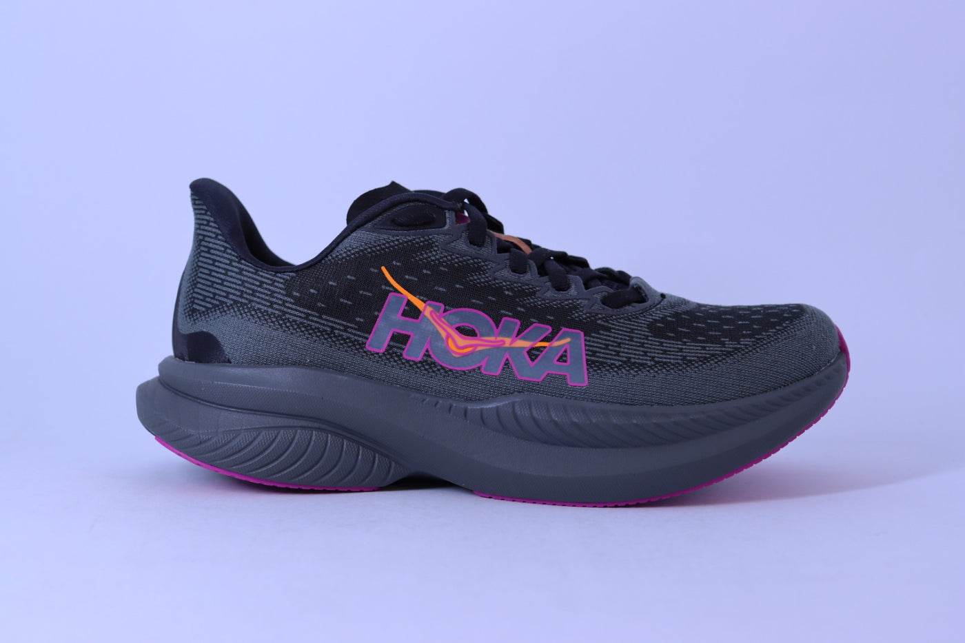 Tênis Hoka Mach 6 – Black / Flame / Fuchsia