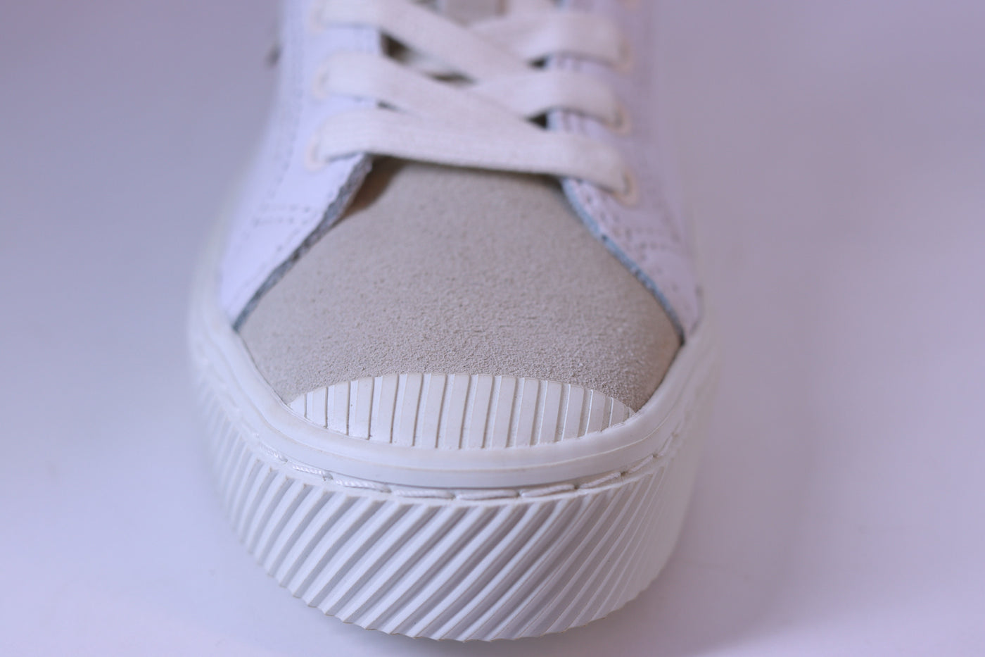 Tênis Feminino Cariuma Oca Low – White Grey Suede