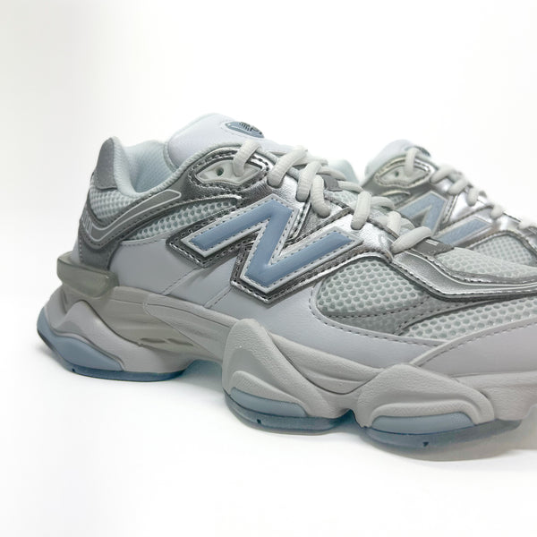 Tênis New Balance 9060 Metalizado Azul