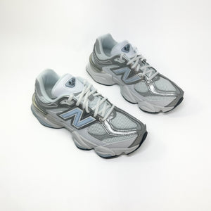 Tênis New Balance 9060 Metalizado Azul