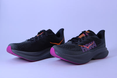 Tênis Hoka Mach 6 – Black / Flame / Fuchsia
