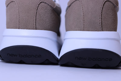 Tênis Feminino New Balance 370v1 Marrom / Taupe