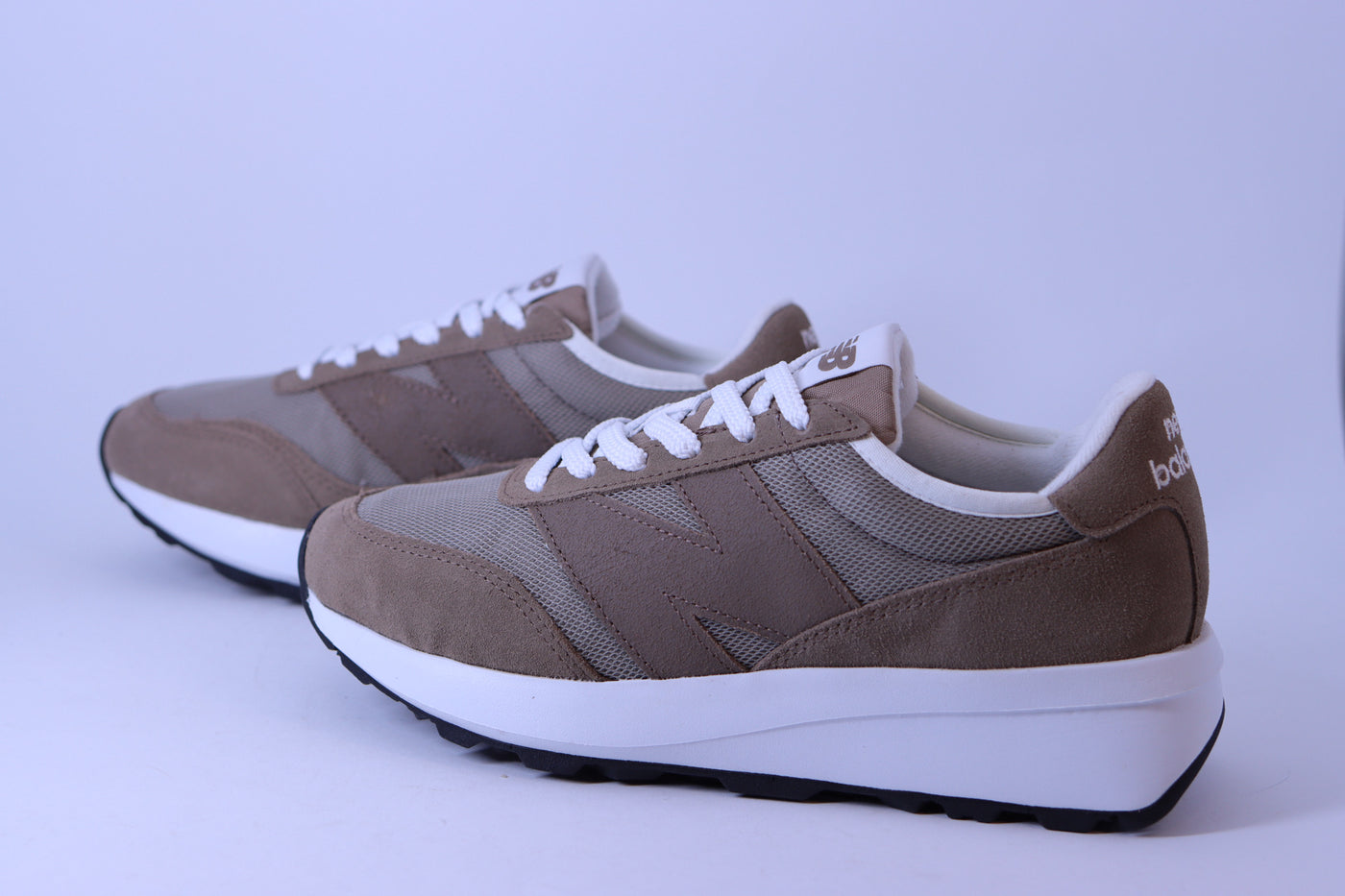 Tênis Feminino New Balance 370v1 Marrom / Taupe